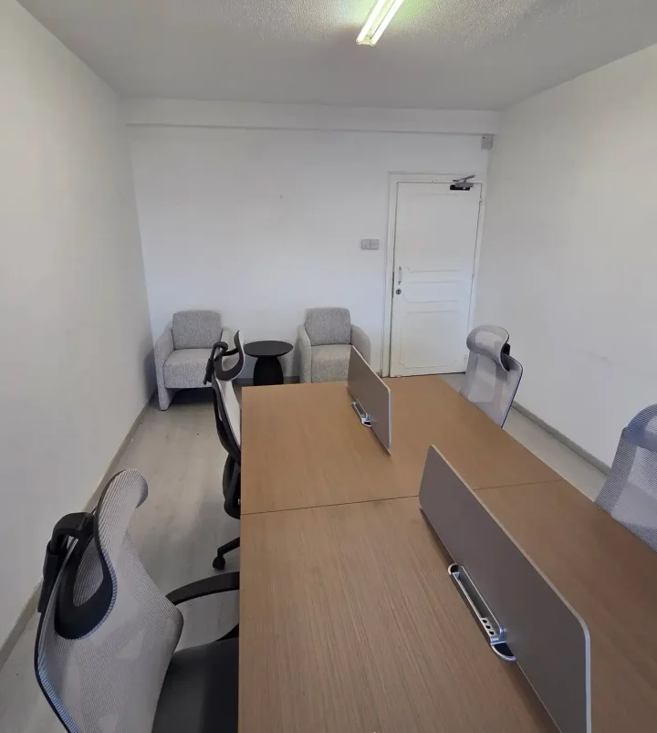 Office 120 m² for rent in Nicosia, Nicosia - Trypiotis