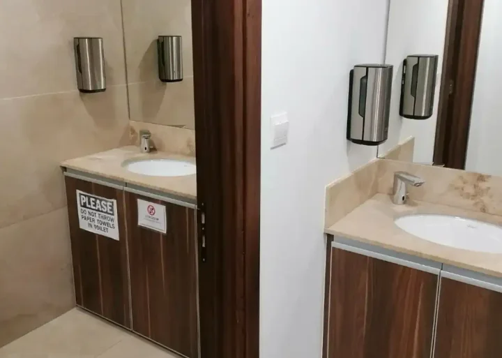 Office 582 m² for rent in Limassol, Limassol - Agia Zoni