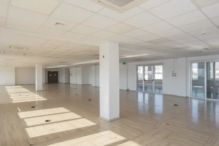 Office 500 m² for rent in Limassol, Limassol - Omonia