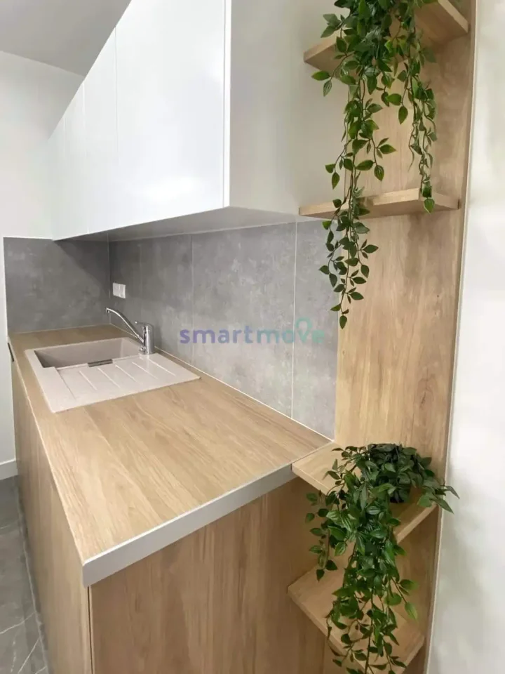 Office 72 m² for rent in Limassol, Limassol - Agia Zoni