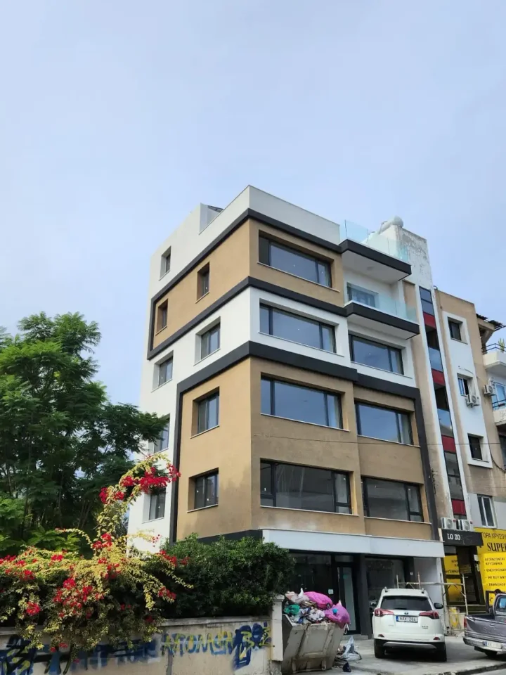 Office 430 m² for rent in Limassol, Limassol - Agia Zoni