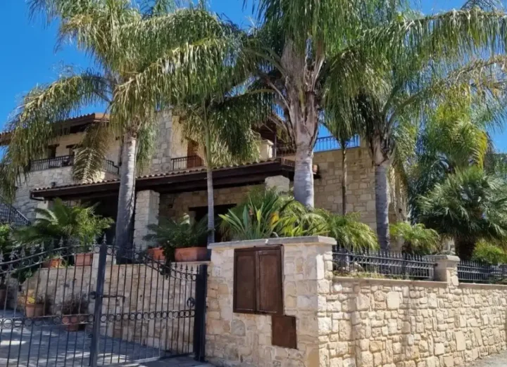 3-bedroom detached house for rent 200 m² in Paphos, Choulou