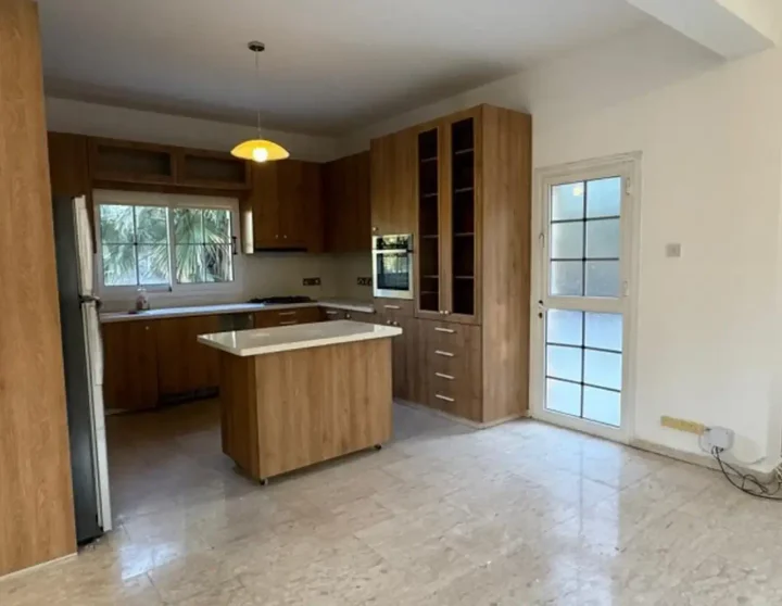Detached house for rent 600 m² in Limassol, Pyrgos Lemesou
