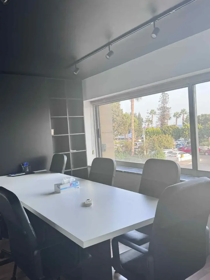 Office 216 m² for rent in Limassol, Limassol Marina