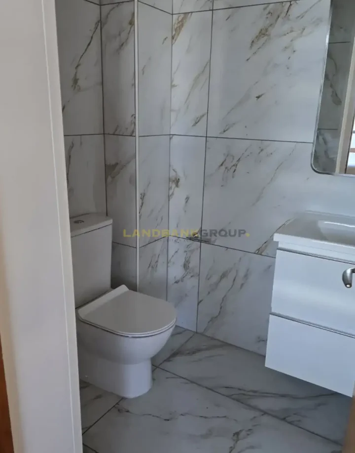 Office 254 m² for rent in Nicosia, Agioi Omologites