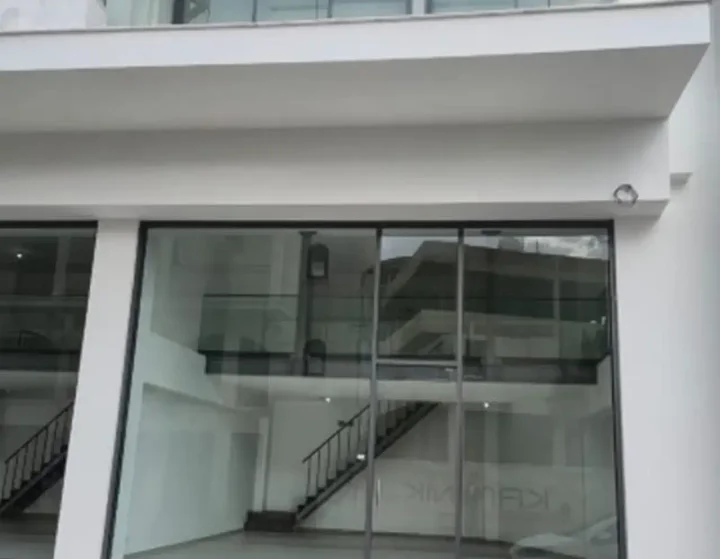 Office 89 m² for rent in Larnaca, Larnaka - Finikoudes